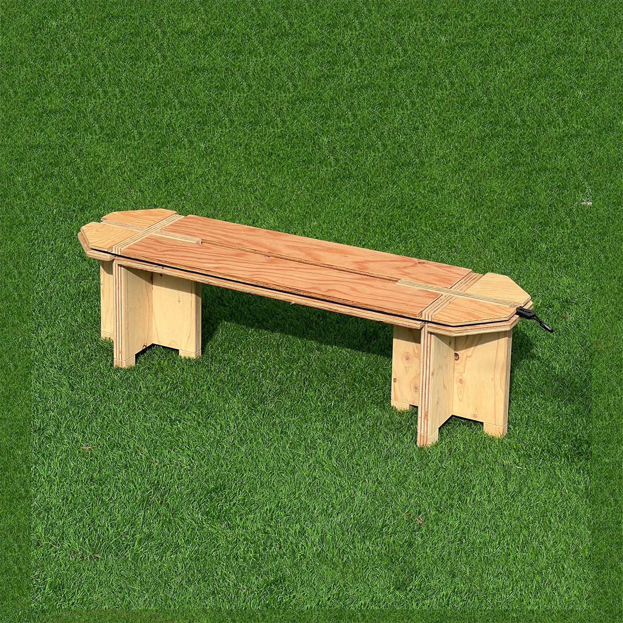 BROCK’S SQUARE Bench